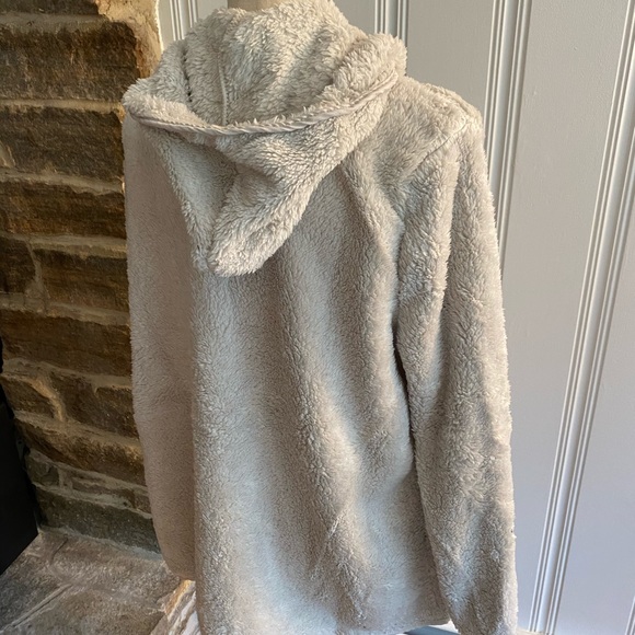 ♦️SALE♦️Silver Ice Grey Fleece Cardigan - Picture 3 of 4